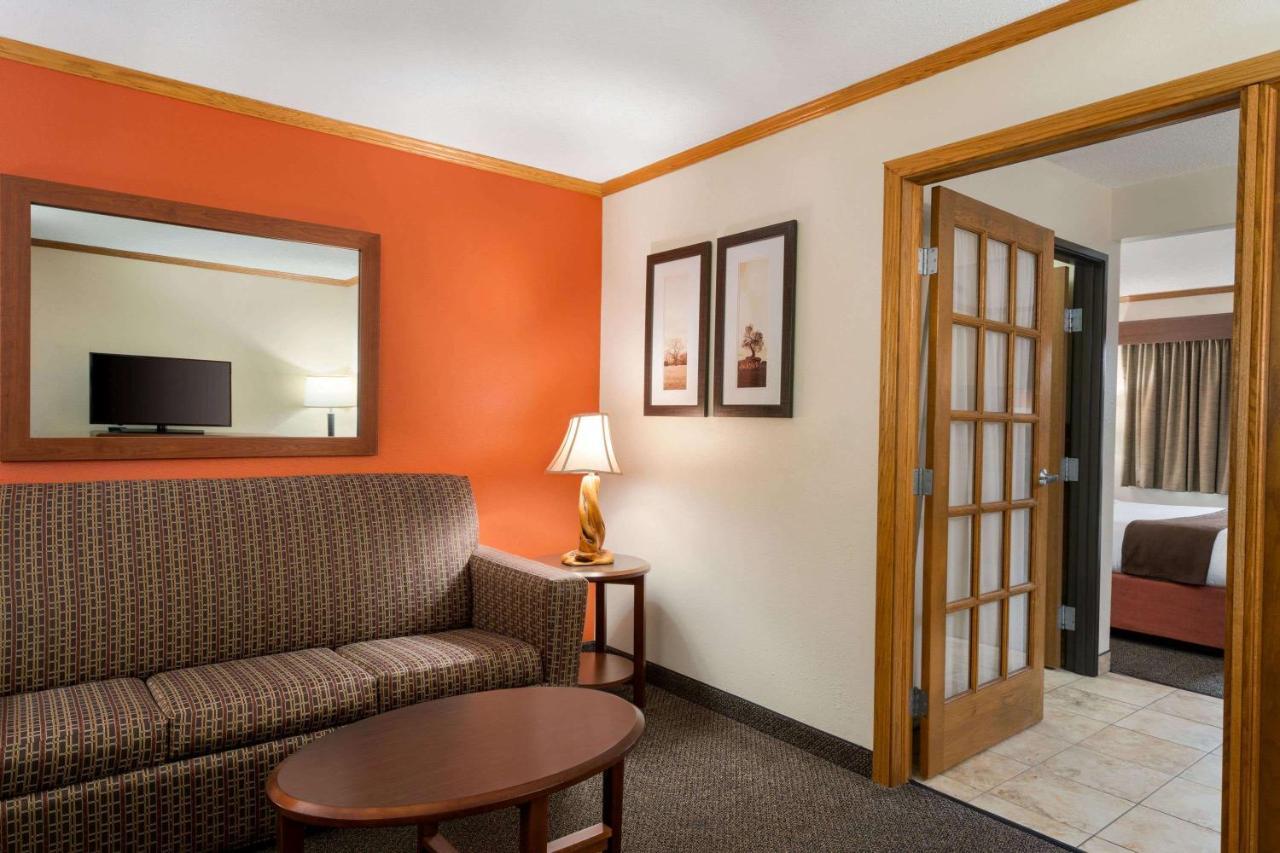 Americinn By Wyndham Virginia Εξωτερικό φωτογραφία