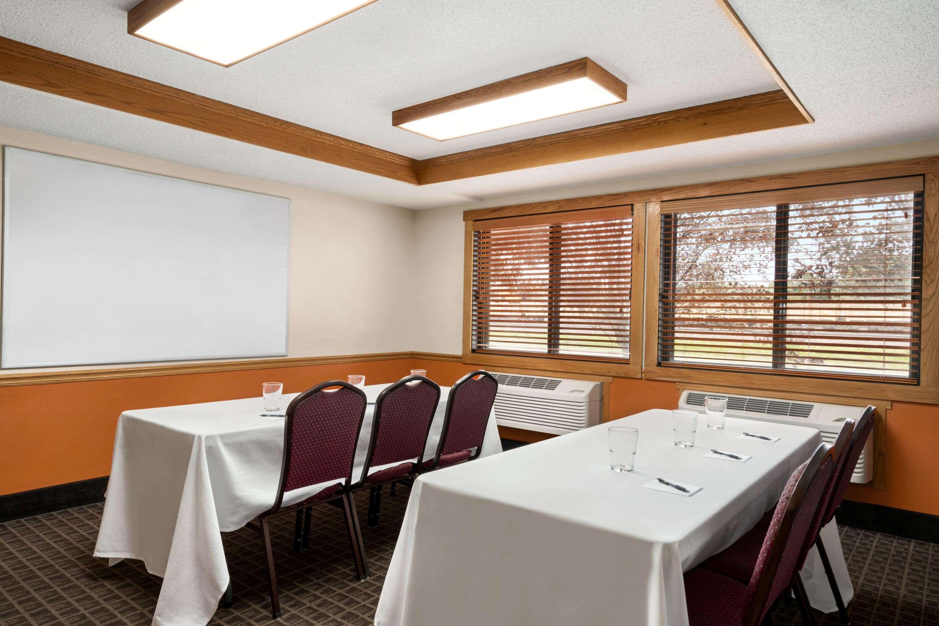 Americinn By Wyndham Virginia Εξωτερικό φωτογραφία